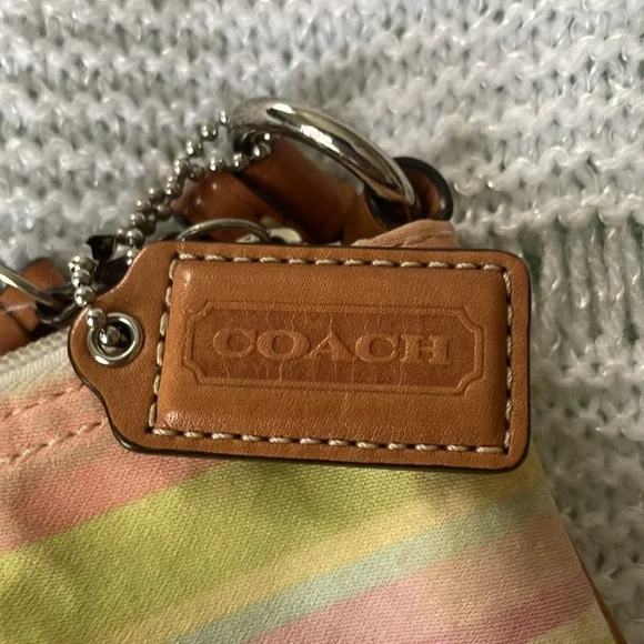 Coach Crossbody & Wristlet Just Needs Cleaning .No tears, holes - Picture 9 of 9